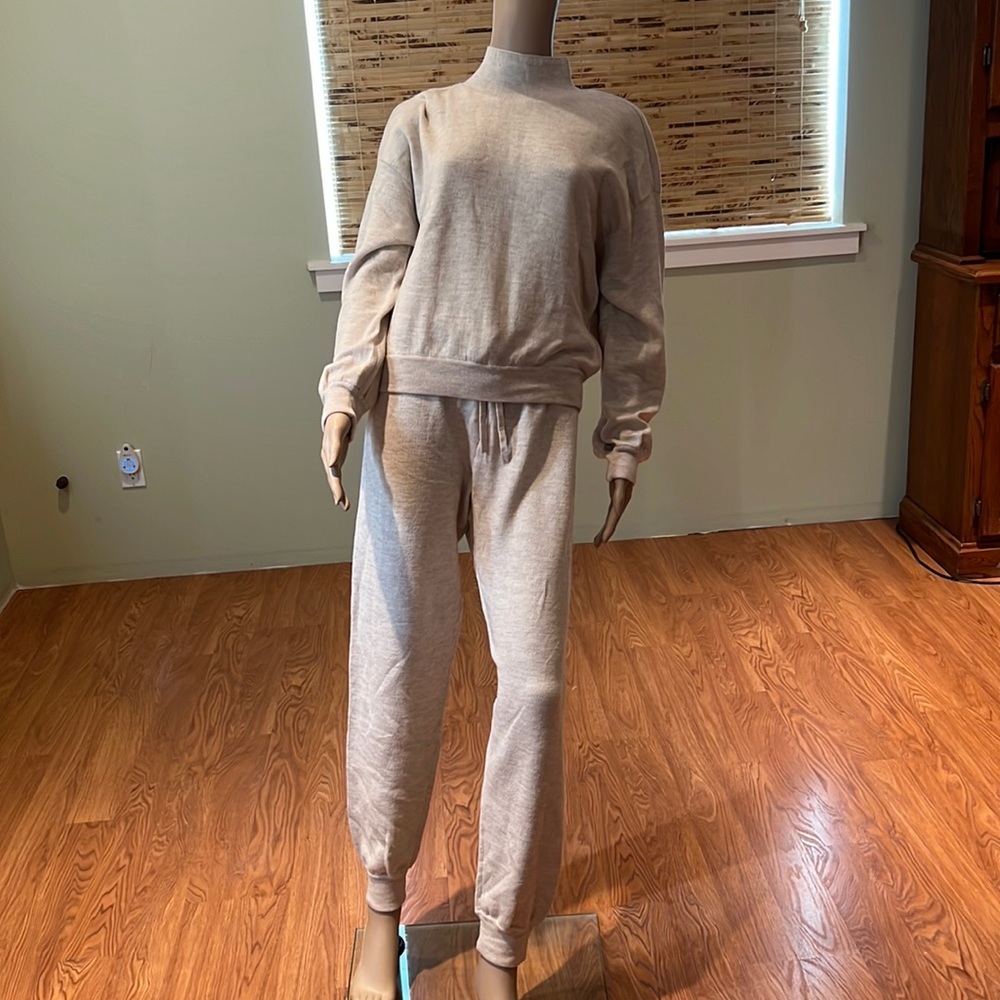 Alice + Olivia 2 Piece Merino Wool Joggers And Top Size L